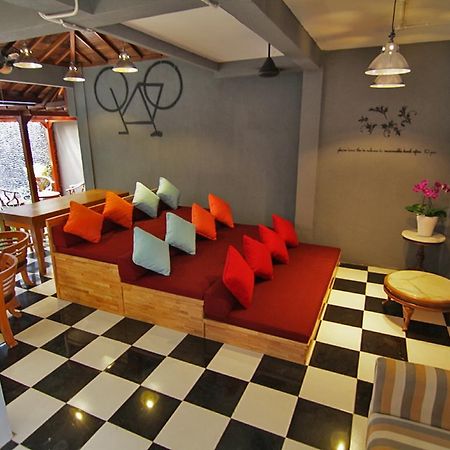 Kayun Hostel Downtown Kuta Lombok Buitenkant foto