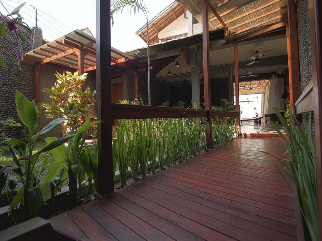 Kayun Hostel Downtown Kuta Lombok Buitenkant foto